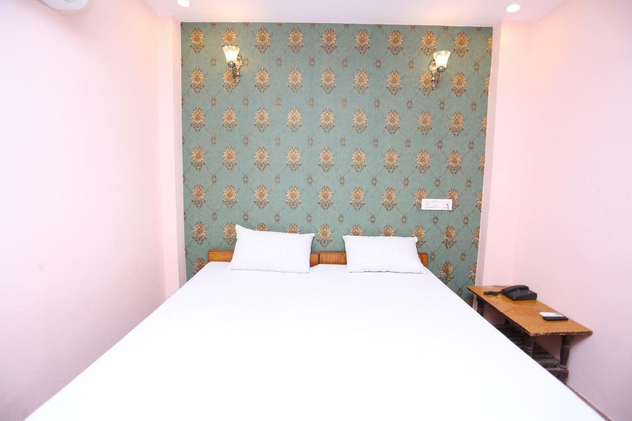 Spot On 45585 Hotel Aakash Ganga バラナシ エクステリア 写真