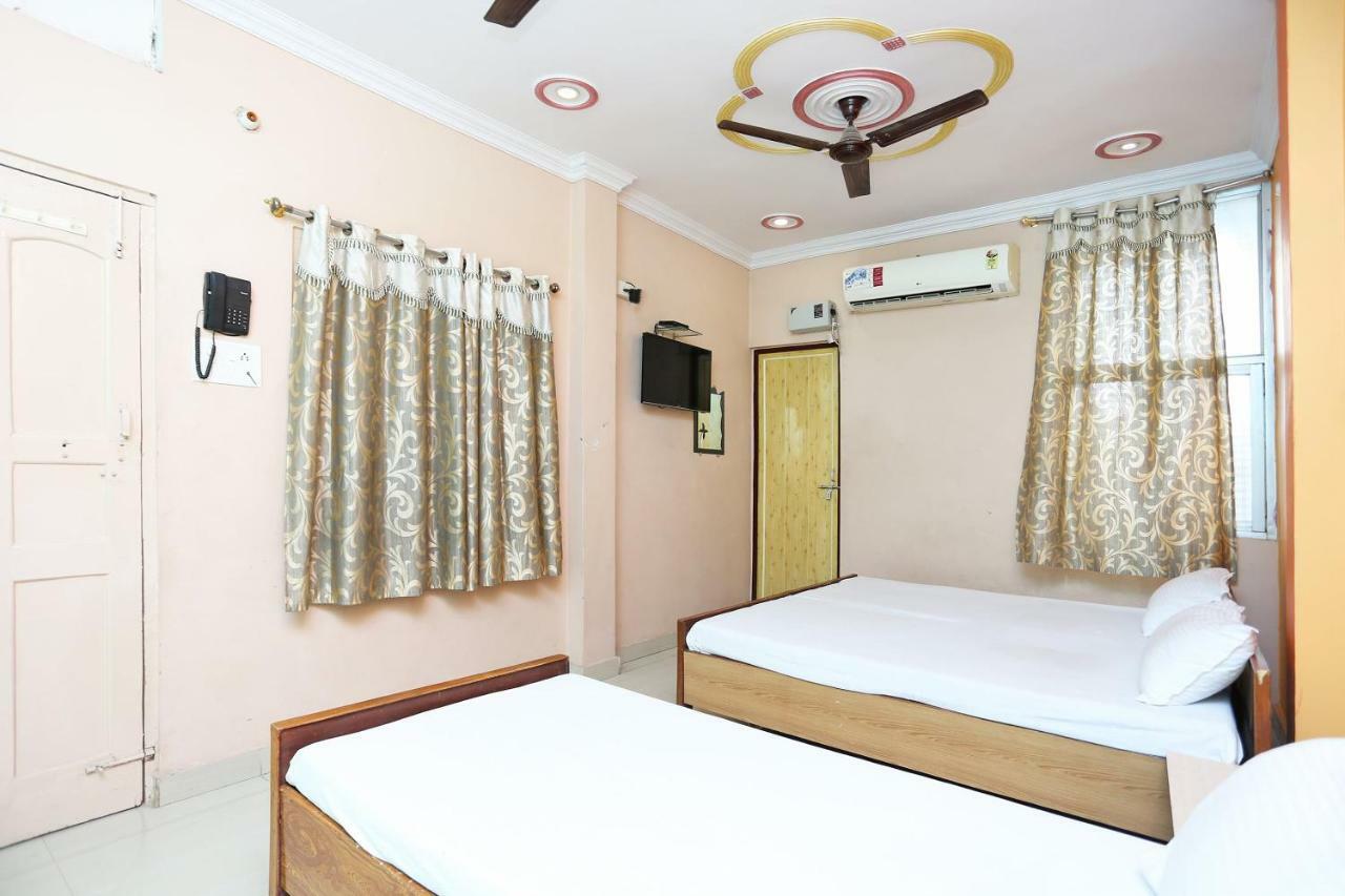 Spot On 45585 Hotel Aakash Ganga バラナシ エクステリア 写真