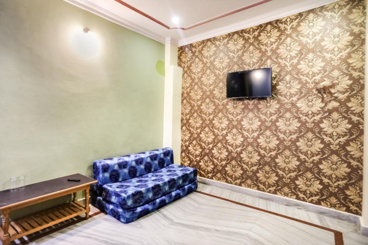Spot On 45585 Hotel Aakash Ganga バラナシ エクステリア 写真